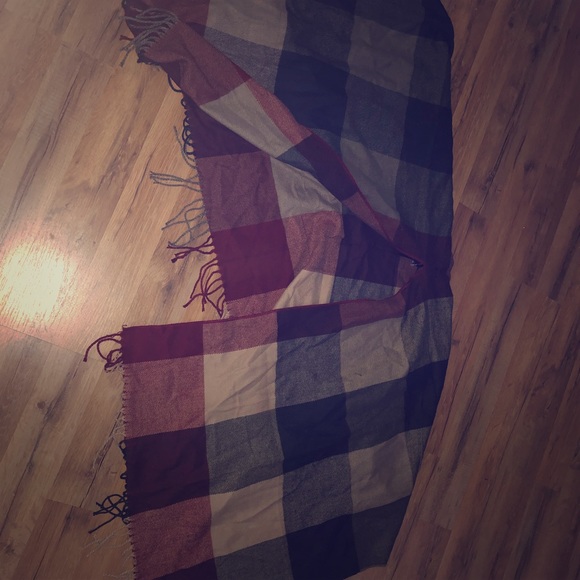 NWT Shawl ( red, grey , blue ) one size fits all - Picture 2 of 4